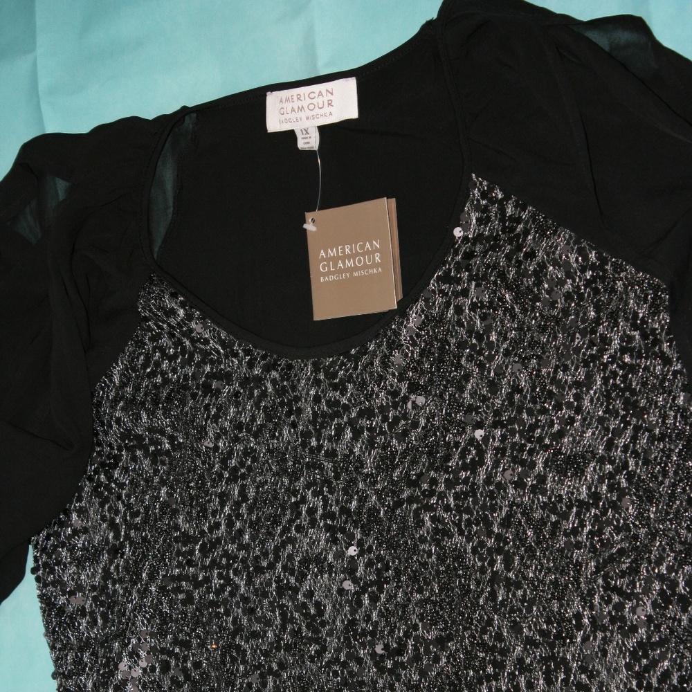 SHEAR SLEEVED TOP